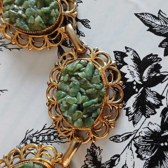 Vintage Elegant Goldtone Green Crushed Faux Stone Lace Border Link Bracelet - Picture 2 of 12